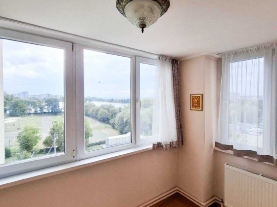 Продаю видову 3 кім  квартиру з вглядом на озеро - ідеальне плануваня. Ивано-Франковск