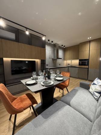 Продаж квартири у центрі міста з дизайнерським ремонтом - фото 1