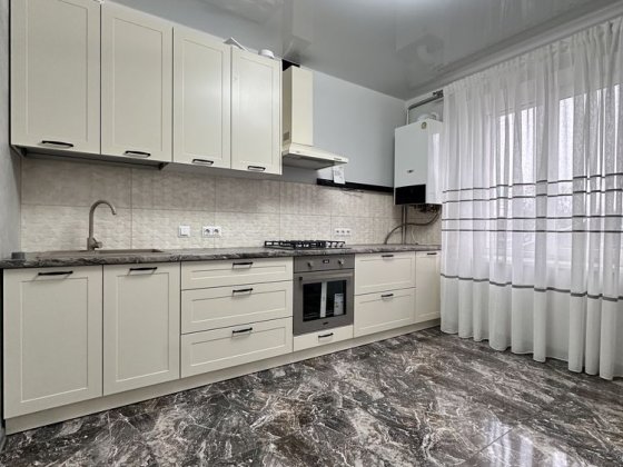 Продається трьох кімнатна квартира біля парку Ивано-Франковск