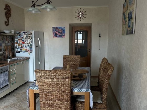 Продаж 2-к квартира 91 м2 З СУЧАСНИМ РЕМОНТОМ і МЕБЛЯМИ в центрі Бучі Буча