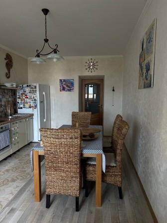 Продаж 2-к квартира 91 м2 З СУЧАСНИМ РЕМОНТОМ і МЕБЛЯМИ в центрі Бучі - фото 1