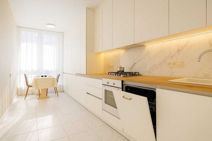 Велика однокімнатна квартира з ремонтом у сучасному ЖК - фото 1