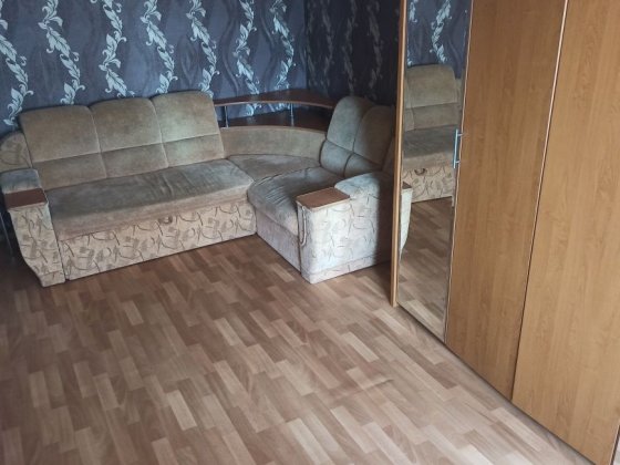 Продаётся 1 ком. По Красной линии Кривой Рог