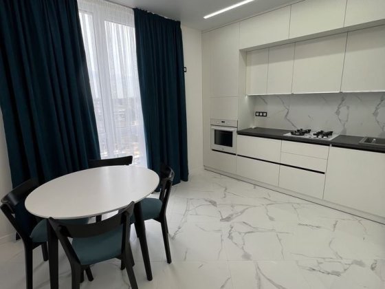 Квартира з новим ремонтом в розвиненому районі міста Буча Буча