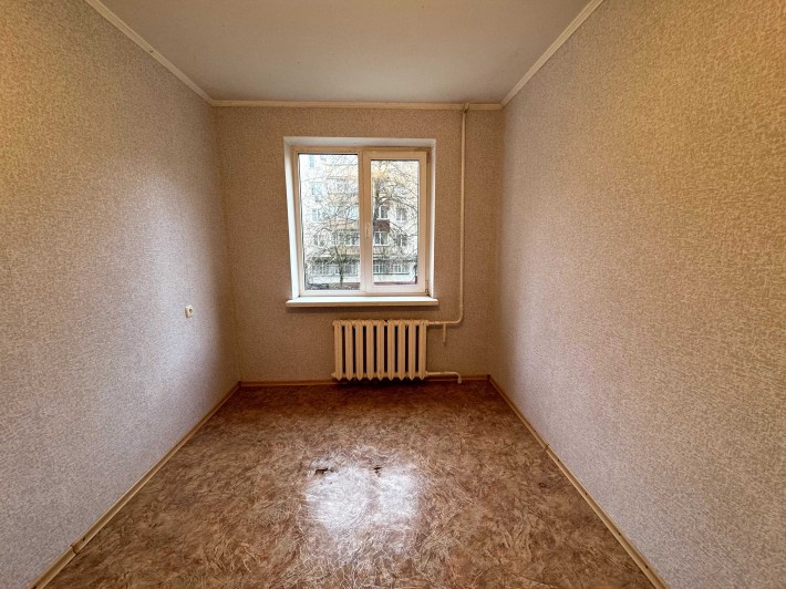 Продам 2 кімн. квартиру 2/5 в ЦЕНТРІ - фото 1