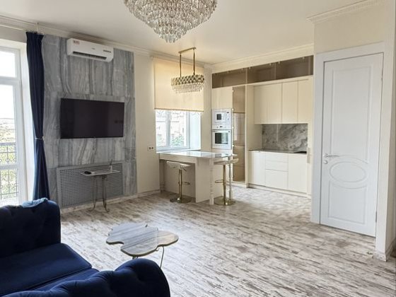 Продам квартиру Свято-Миколаївська 36 5/6 Кривий Ріг