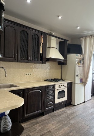 Продам три кімнатну квартиру по вул Д. Іващенка, 55й район, Порт Сіті - фото 1
