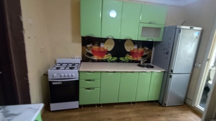 Продам 3-комнатную сталинку в центре - фото 1