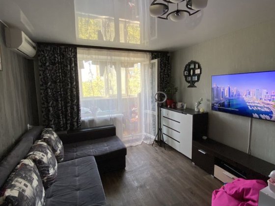 Обміняю 1-кім. кв. в центрі Кременчука на приватний будинок у місті Кременчуг