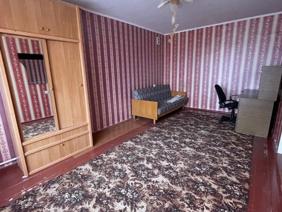 Три кімнати, житло Малин