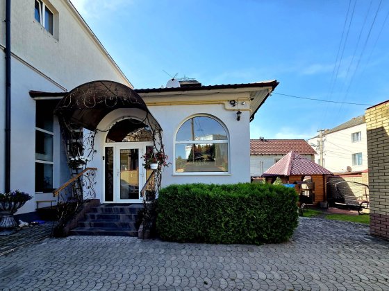 Простора квартира з гаражем в центрі Луцьк