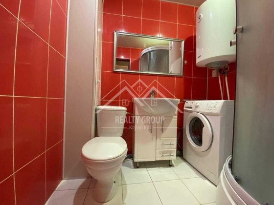 Продається 1-кімнатна квартира з ремонтом та великим балконом! Кривой Рог