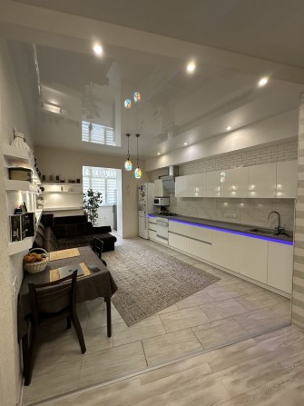 Продаж 3х кімнх.квартири Центр (Автон.опален.)вул.Перемоги - фото 1