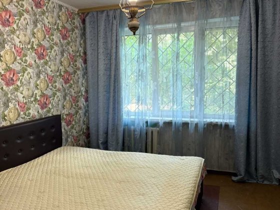 В продаже 2х кімнатна квартира на вул.Зодчіх 47 т. на 1 поверсі Київ