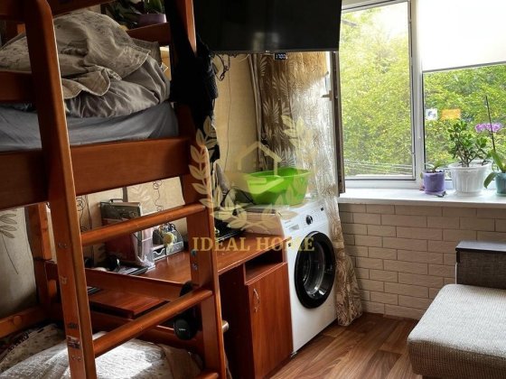 Продаж великої кімнати з ремонтом біля метро Чернігівська Київ