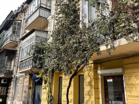 Продажа просторной коммуны с балконом на Екатерининской Одесса