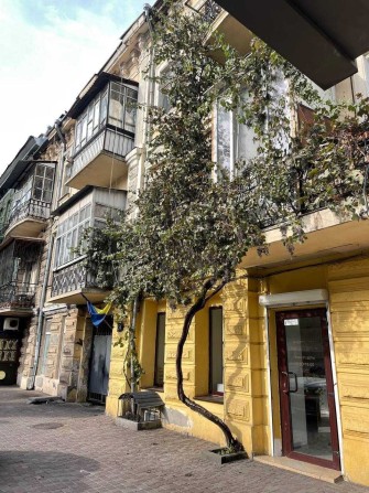 Продажа просторной коммуны с балконом на Екатерининской - фото 1