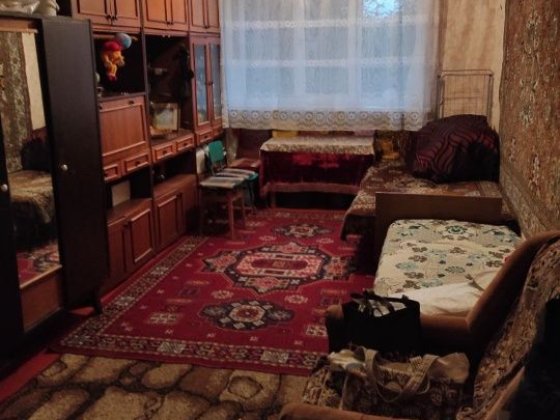 Продам две ПРИВАТИЗИРОВАНЫЕ комнаты в Общежитии  г. Подгородное.