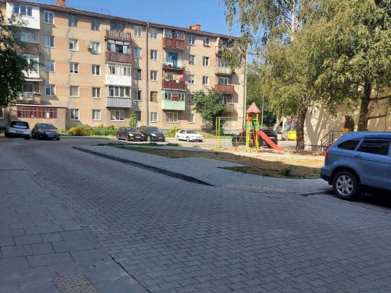 Продається 3 к. квартира в м. Луцьку в р-ні Київського майдану Луцьк