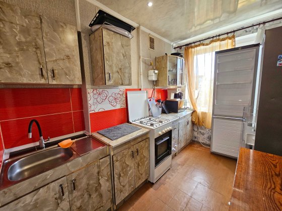 Продаётся трёхкомнатная квартира на 7 Заречном, возле "ТекСтиля" Кривой Рог