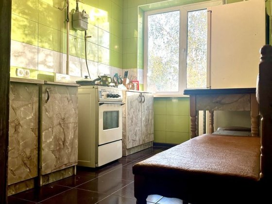 3-х « 8 лікарня» вул Чарівна, 4/9, не кутова Кривой Рог