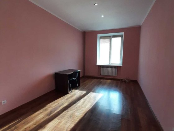 Продам 2 кімнатну квартиру Центр, автономне опалення Ровно