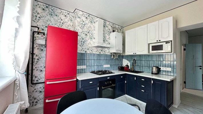 Продам 2-кімнатну квартиру в центрі Ірпеня,Новий дизайнерський ремонт - фото 1