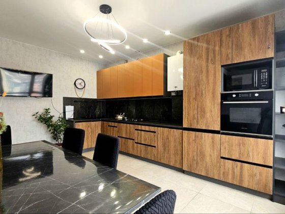 Гарна укомплектована трикімнатна квартира в ЖК Нові метри парк.