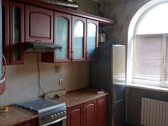 Продам велику 2-кімнатну "сталінку" на "Ставках". Кривой Рог