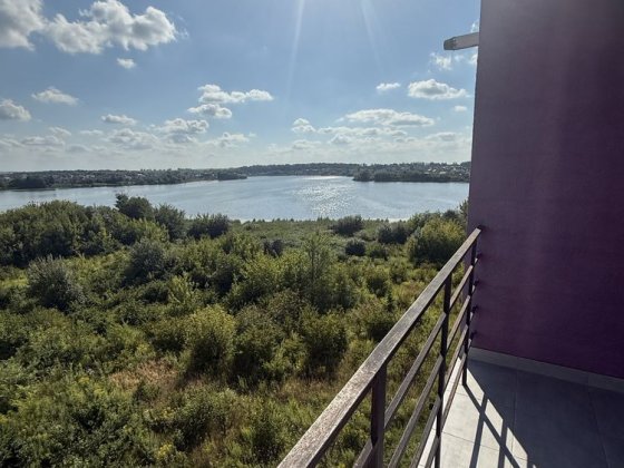 Продам гарну новобудову з ремонтом з неперевершеним видом з вікна Рівне