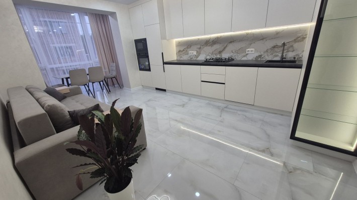 Продам шикарну квартиру з дорогим ремонтом!!! - фото 1