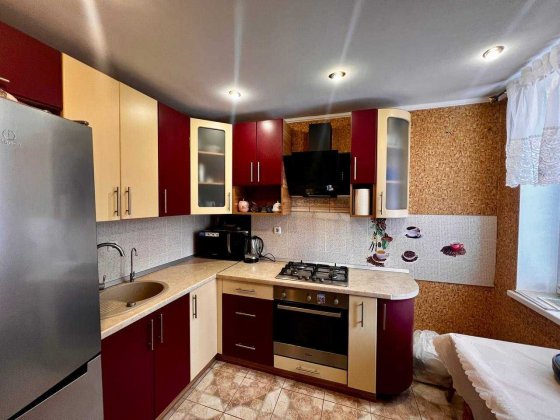 Продається 3-кімнатна квартира р-н парку Казка. ВСЕ залишається! Сумы