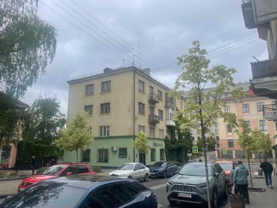 В самому серці Тернополя, центровий центр, сталінка Тернополь