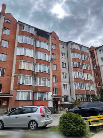 Простора квартира на Чернівецькій у двох рівнях - фото 1