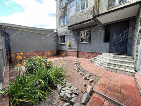 Продаж 3 кімнатної квартири з окремим двором та автономним опаленням Полтава