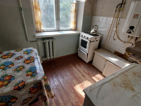 Продам 2 кімнатну  квартиру , 2 поверх,  цегляний будинок  Терміново Ровно