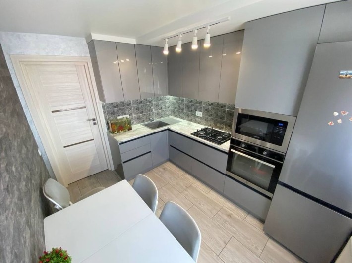 Продаж 3 кімнатної квартири, стильний ремонт! - фото 1