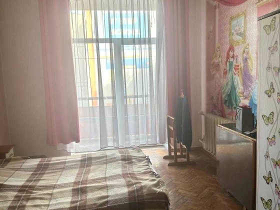 Двокімнатна “сталінка” біля Парку Шевченка Ровно