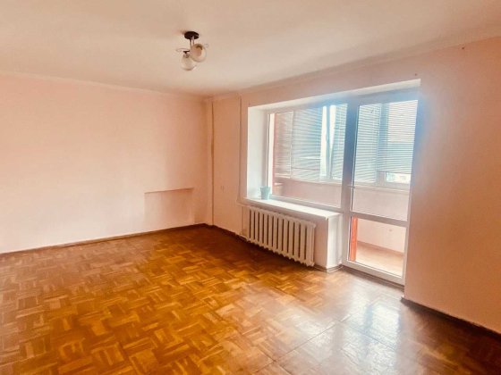 V Продам 2-кімнатну квартиру, центр міста Ровно