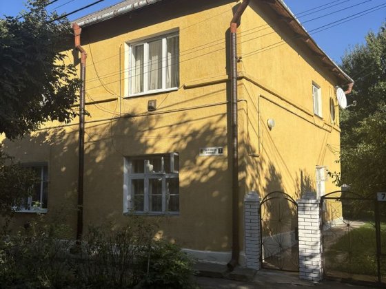 Продам квартиру 2кімн вулиця Кутузова(Алмазова), з власним двором Черновцы