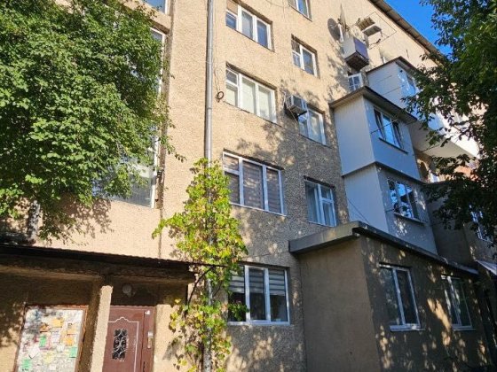 Продаж двох кімнатної квартири вул. Івасюка Черновцы
