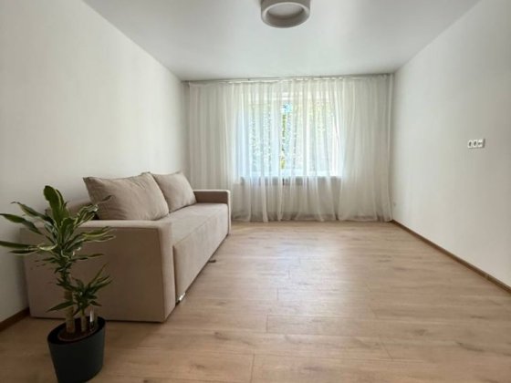 Продам гарну ,сучасну квартиру В топовому районі Чернівці