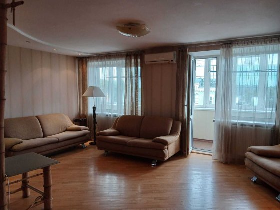 Центр міста , площа Державного Прапора ! Індивідуальне опалення ! Полтава