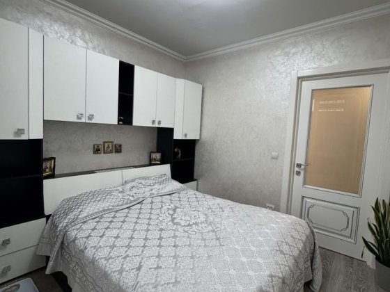 Продається 3-х кімнатна квартира по вул. Головна Черновцы