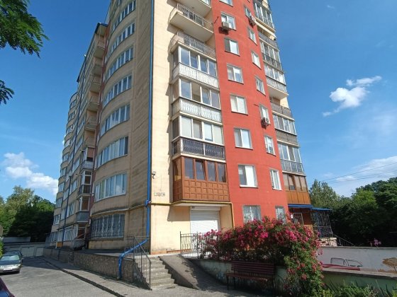 Продаж квартири 126 м² з двома підземними паркомісцями . Від власника. Тернополь