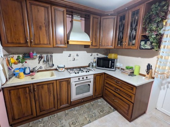 Продам 3х кім кв покращеного планування з меблями та побутовою техніко