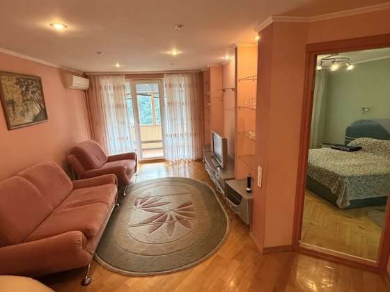 Продаж 2-х кімнатної Чешки, по вул. Героїв Майдану 77! Черновцы