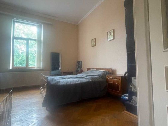 Квартира з двориком , окремим входом 3 кімнат Черновцы