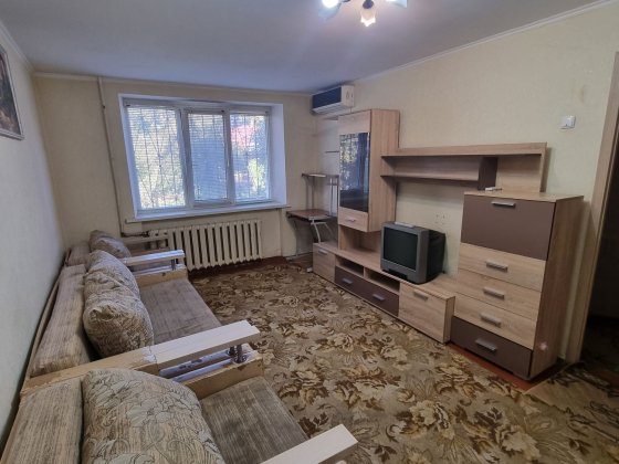 Поділ, гарна 1-но кімнатна квартира в цегляному будинкові, супер місце Полтава