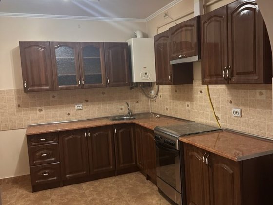 Продається двокімнатна квартира по вул.Будівельників Чернівці